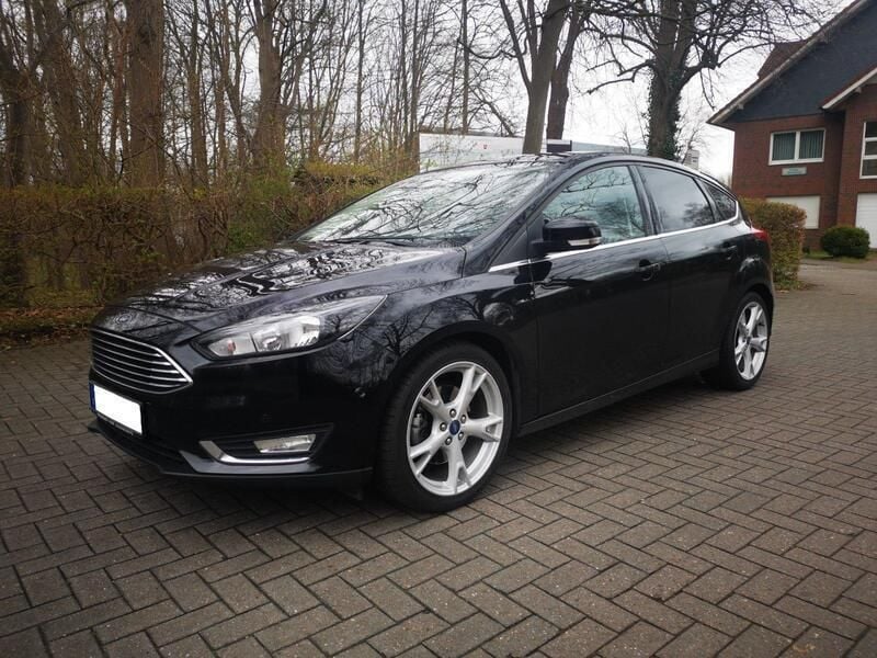 Schwarz Gebraucht 2015 Ford Focus Limousine | 7.400 € (Fairer Preis) - Bild 1/4