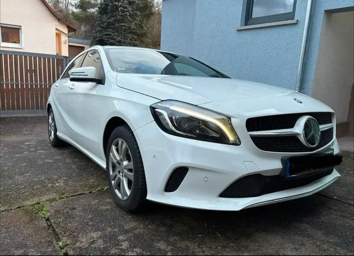 Gebraucht Mercedes A200 136 PS (100 kW) 2016 Weiß Kleinwagen