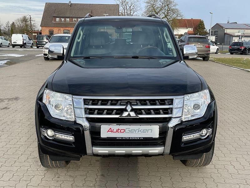 Gebraucht Mitsubishi Pajero Top 200 PS (147 kW) 2015 Black metallic SUV