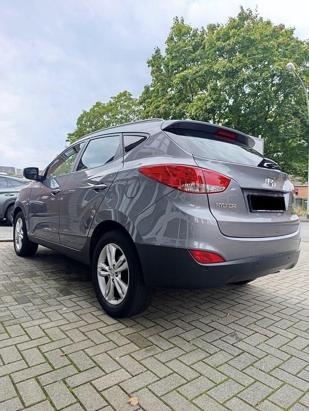 Grau Gebraucht 2012 Hyundai ix35 SUV | 7.670 € - Bild 1/4