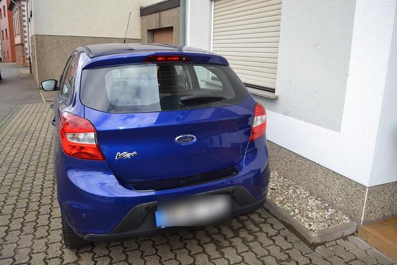 Gebraucht Ford Ka Plus Cool & Sound Edition 86 PS (63 kW) 2017 Blau Kleinwagen