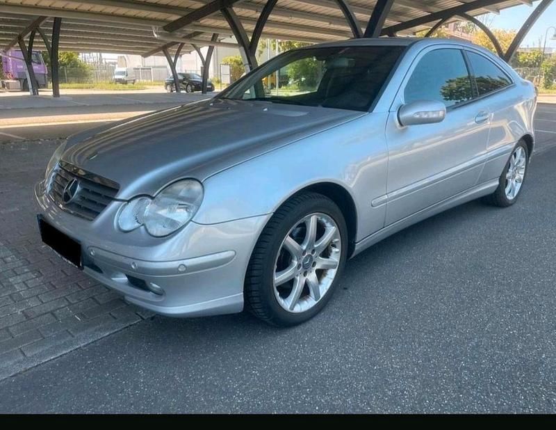 Grau Gebraucht 2002 Mercedes C230 Sport Coupé | 2.750 € (Fairer Preis) - Bild 1/4