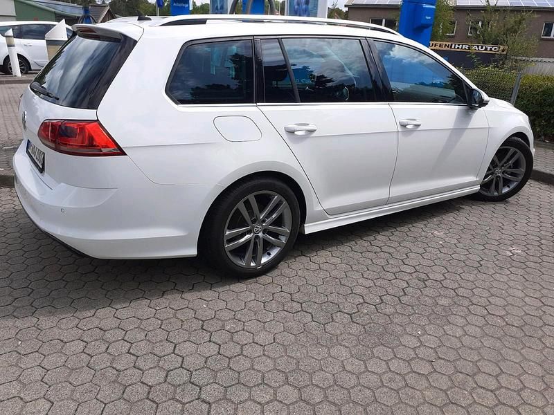 Weiß Gebraucht 2015 VW Golf VII R Kombi | 7.900 € (Fairer Preis) - Bild 1/4
