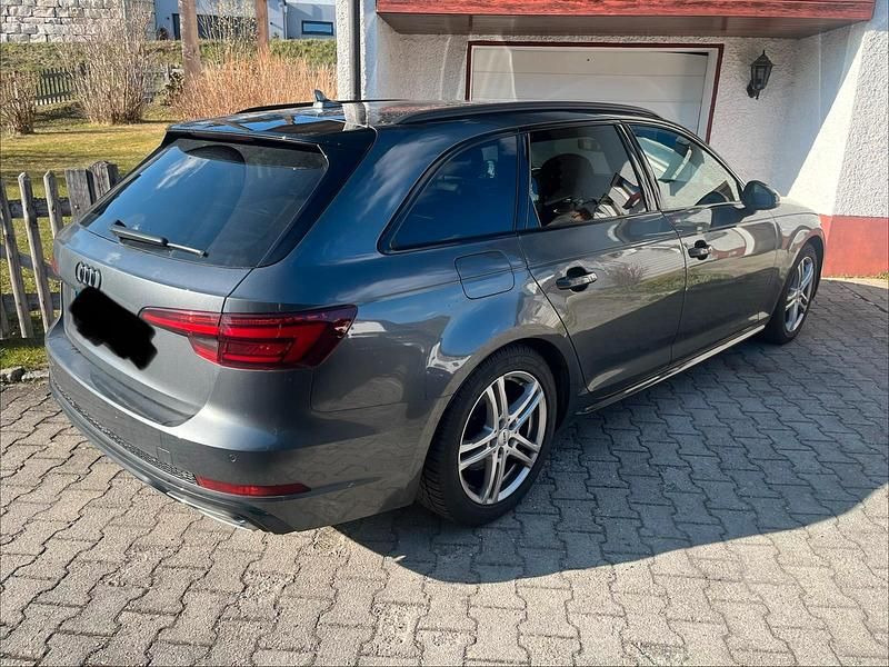 Gebraucht Audi A4 190 PS (139 kW) 2018 Grau Kombi