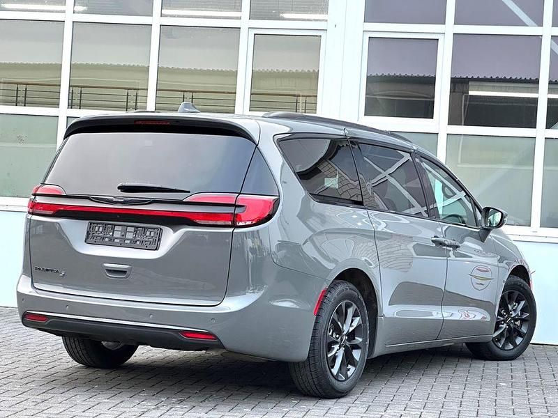 Second-hand Chrysler Pacifica 291 CP (214 kW) 2021 Gri Van