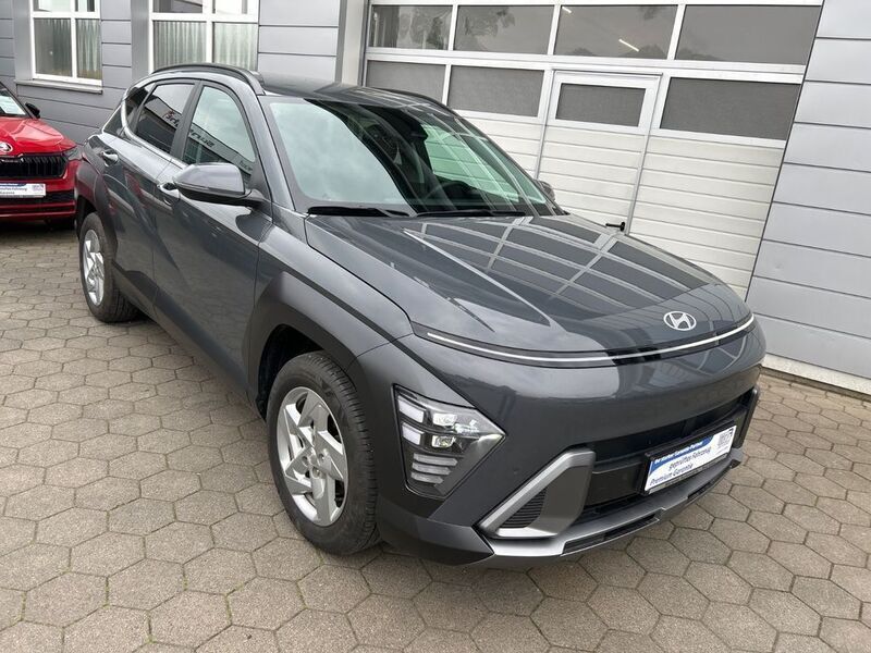 Grau Gebraucht 2023 Hyundai Kona SUV | 26.300 € (Fairer Preis) - Bild 1/4