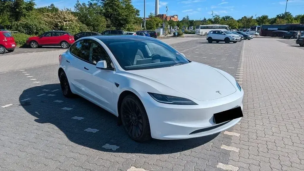 Gebraucht Tesla Model 3 RWD 208 kW (283 PS) 2024 Weiß Limousine