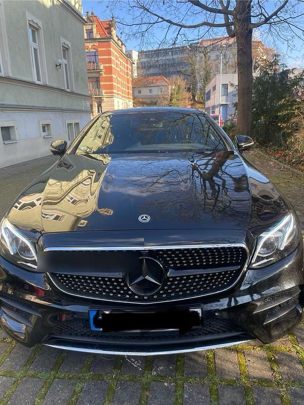 Schwarz Gebraucht 2018 Mercedes E220 AMG Coupé | 31.250 € (Guter Preis) - Bild 1/4