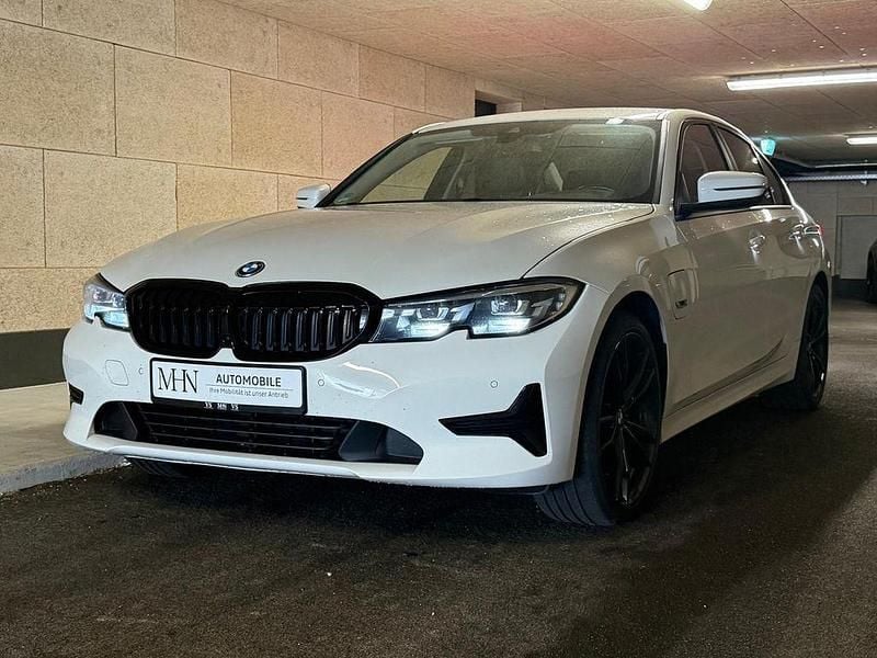 Gebraucht BMW 320e Advantage 163 PS (119 kW) 2022 Weiß Limousine