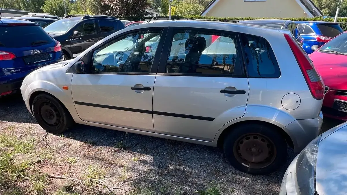 Gebraucht Ford Fiesta 69 PS (50 kW) 2005 Silber Kleinwagen
