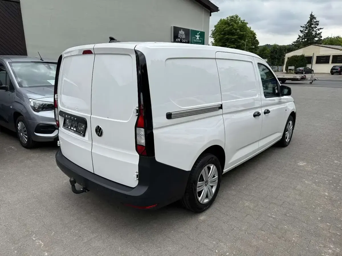 Gebraucht VW Caddy Maxi 102 PS (75 kW) 2023 Candyweiss Van / Kleinbus