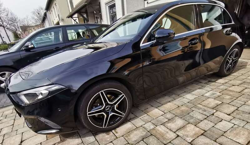 Schwarz Gebraucht 2019 Mercedes A200 Progressive Limousine | 26.000 € (Etwas zu teuer) - Bild 1/4
