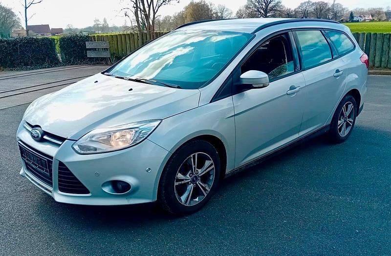Gebraucht Ford Focus 116 PS (85 kW) 2013 Silber Kombi