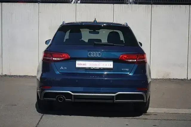Gebraucht Audi A3 S-Line 116 PS (85 kW) 2018 Blau Limousine