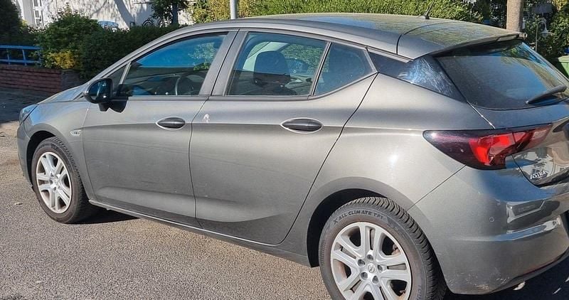 Gebraucht Opel Astra Edition 110 PS (80 kW) 2017 Grau Limousine
