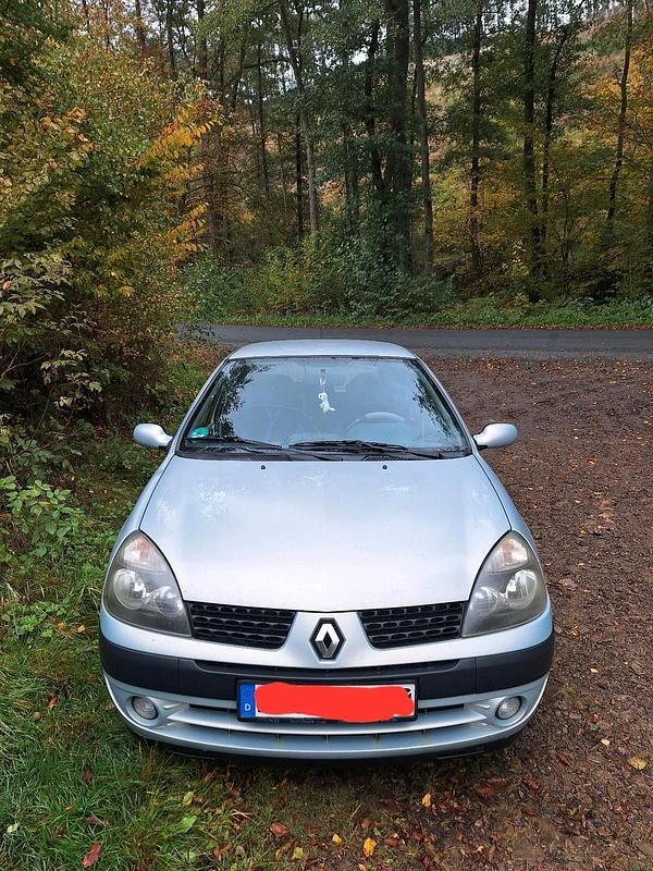 Silber Gebraucht 2004 Renault Clio II Kleinwagen | 1.500 € - Bild 1/4