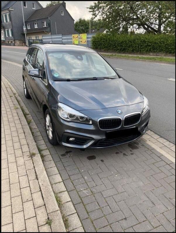 Grau Gebraucht 2015 BMW 216 Gran Tourer Advantage Van / Kleinbus | 11.000 € (Guter Preis) - Bild 1/4