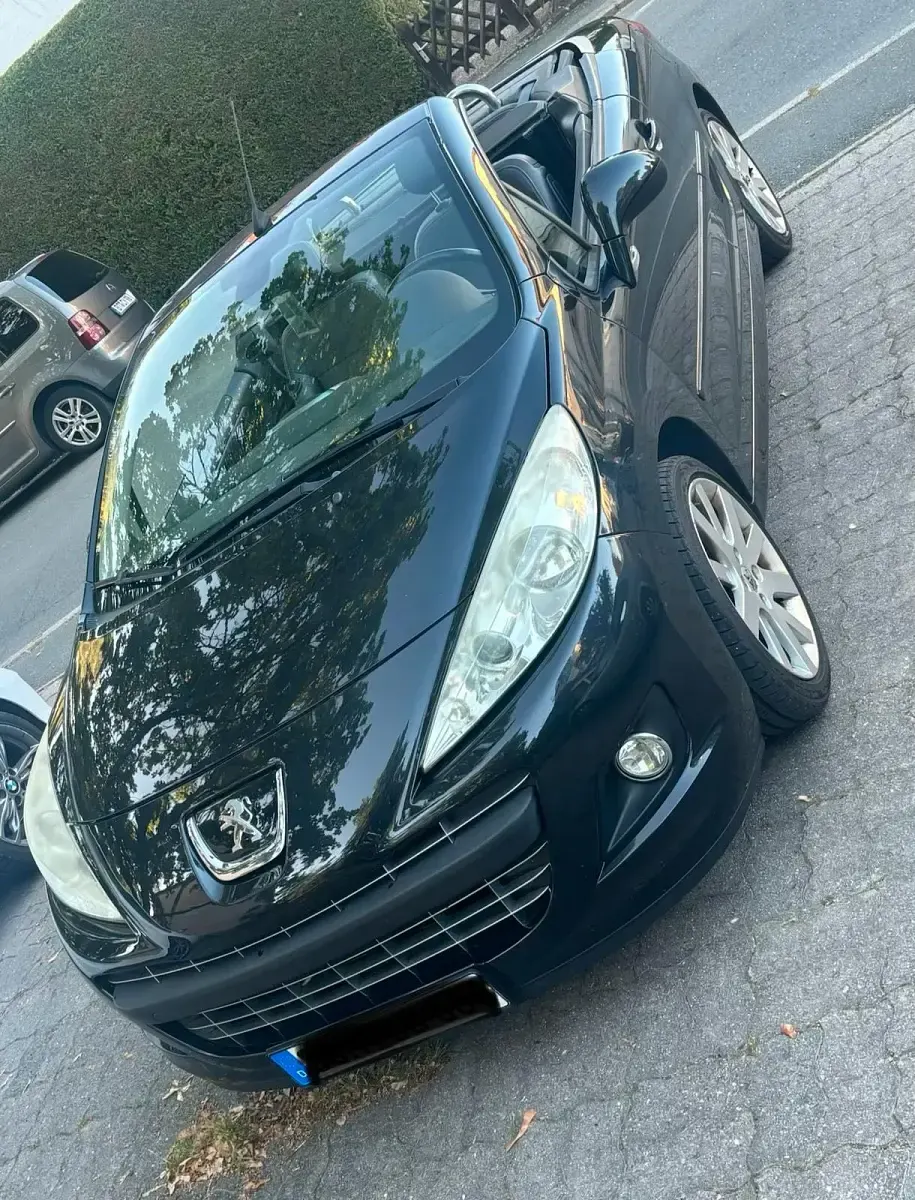 Gebraucht Peugeot 207 111 PS (81 kW) 2011 Schwarz Cabrio