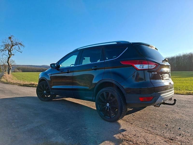 Gebraucht Ford Kuga Titanium 163 PS (119 kW) 2014 Schwarz SUV