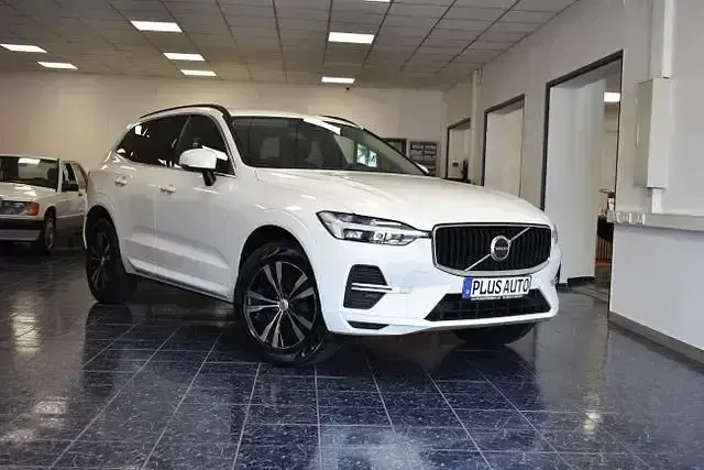 Gebraucht Volvo XC60 Momentum 197 PS (144 kW) 2021 Ice white SUV