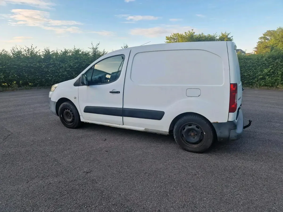 Gebraucht Peugeot Partner 90 PS (66 kW) 2008 Weiß Van / Kleinbus
