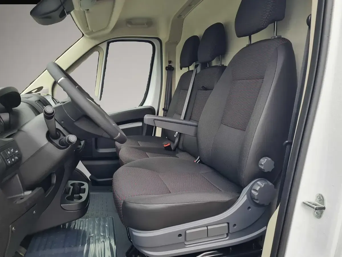 Gebraucht Fiat Ducato 140 PS (102 kW) 2023 Manufacturer Van