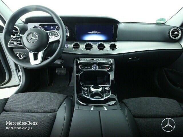 Gebraucht Mercedes E220 194 PS (142 kW) 2019 Silber Kombi