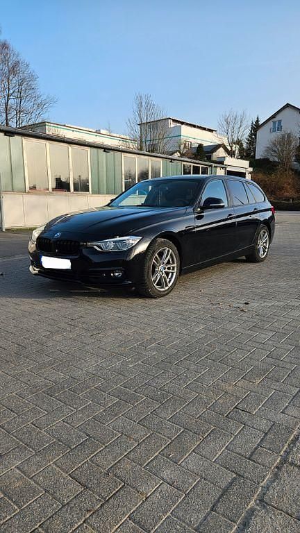 Gebraucht BMW 320 Advantage 184 PS (135 kW) 2017 Schwarz Kombi