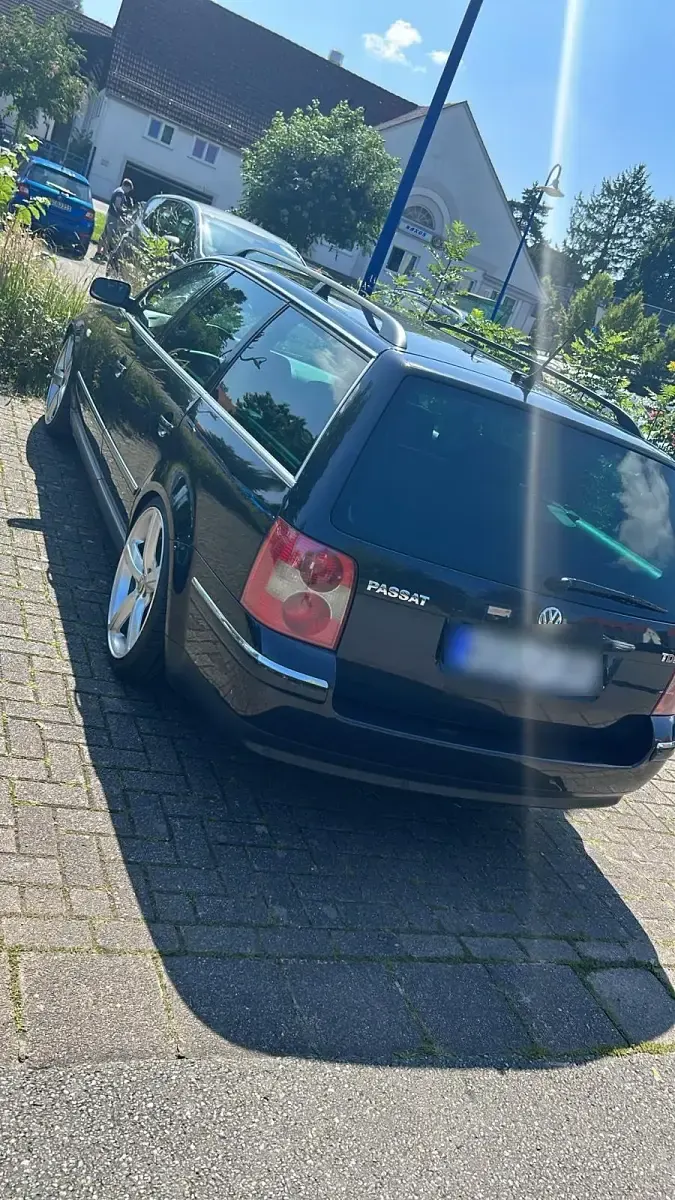 Gebraucht VW Passat Highline 131 PS (96 kW) 2001 Schwarz Kombi