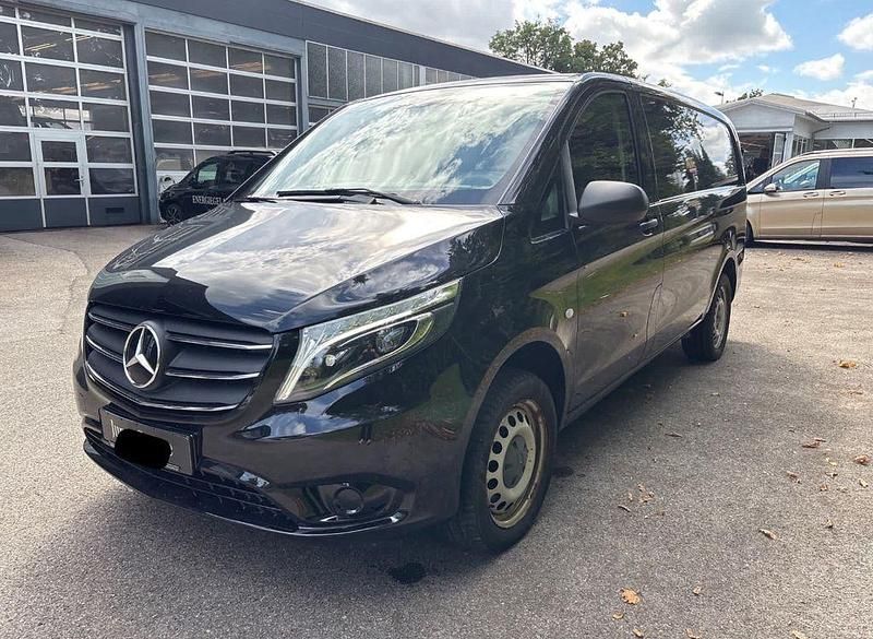 Schwarz Gebraucht 2021 Mercedes Vito Van / Kleinbus | 34.990 € (Superpreis) - Bild 1/4