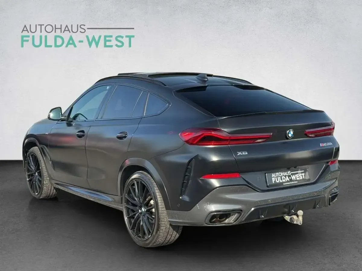 Gebraucht BMW X6 M50 Performance 530 PS (389 kW) 2022 Frozen black SUV