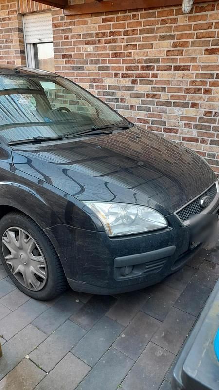 Schwarz Gebraucht 2005 Ford Focus Limousine | 500 € (Superpreis) - Bild 1/4