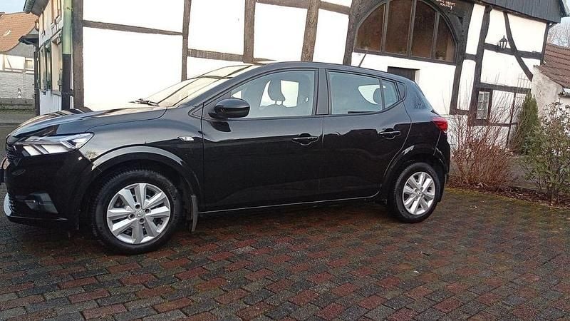 Schwarz Gebraucht 2022 Dacia Sandero Comfort Limousine | 10.900 € (Guter Preis) - Bild 1/4