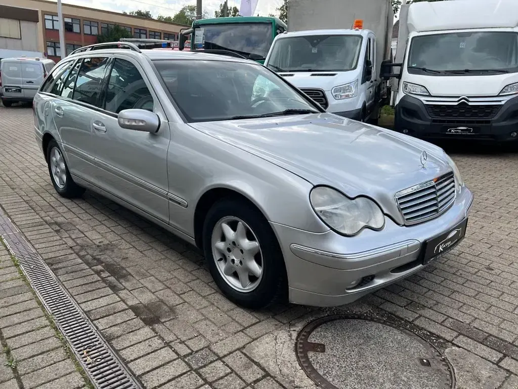 Gebraucht Mercedes C220 Elegance 143 PS (105 kW) 2003 Silber Limousine