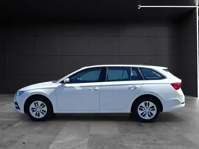 Gebraucht Skoda Octavia Ambition 150 PS (110 kW) 2022 Candyweiss Kombi