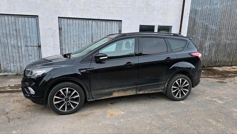 Gebraucht Ford Kuga 180 PS (132 kW) 2019 Schwarz SUV