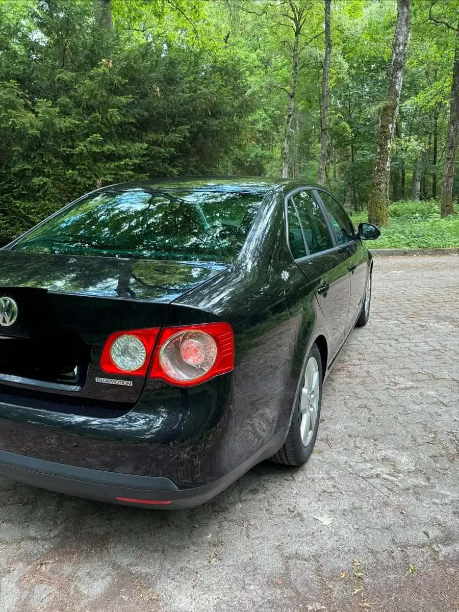 Gebraucht VW Jetta 105 PS (77 kW) 2008 Schwarz Limousine