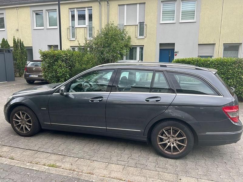 Blau Gebraucht 2009 Mercedes C200 Avantgarde Limousine | 2.999 € (Guter Preis) - Bild 1/4