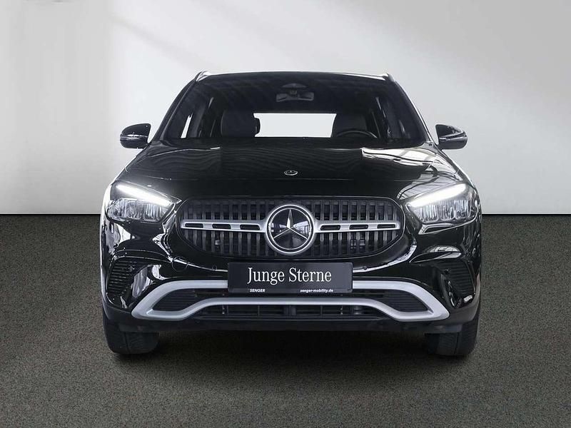 Gebraucht Mercedes GLA200 163 PS (119 kW) 2024 Unilack nachtschwarz SUV