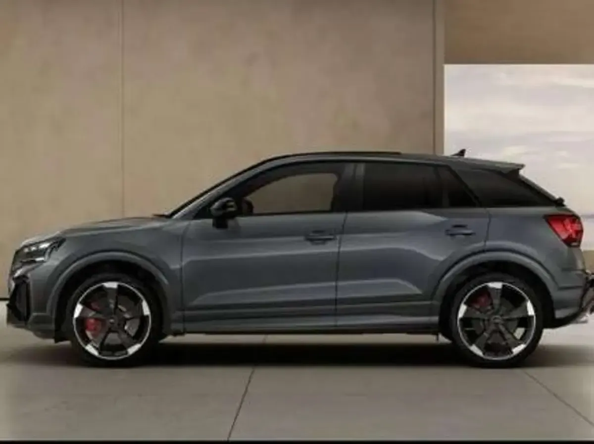 Gebraucht Audi SQ2 Ambiente 300 PS (220 kW) 2025 Grau SUV