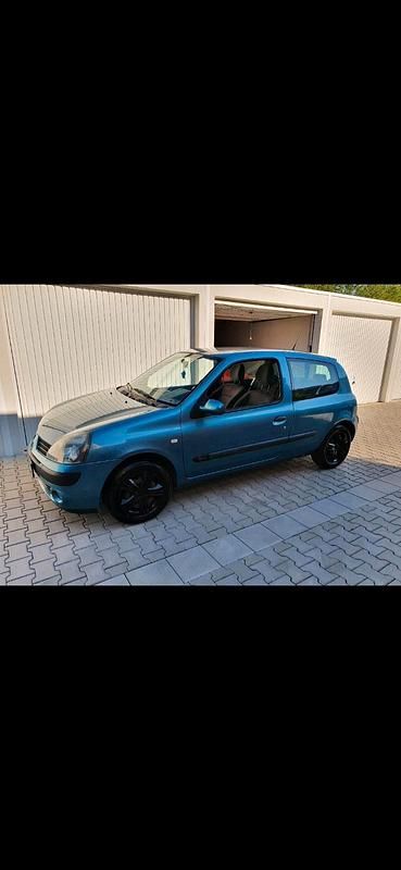 Grün Gebraucht 2004 Renault Clio II Kleinwagen | 800 € (Guter Preis) - Bild 1/2