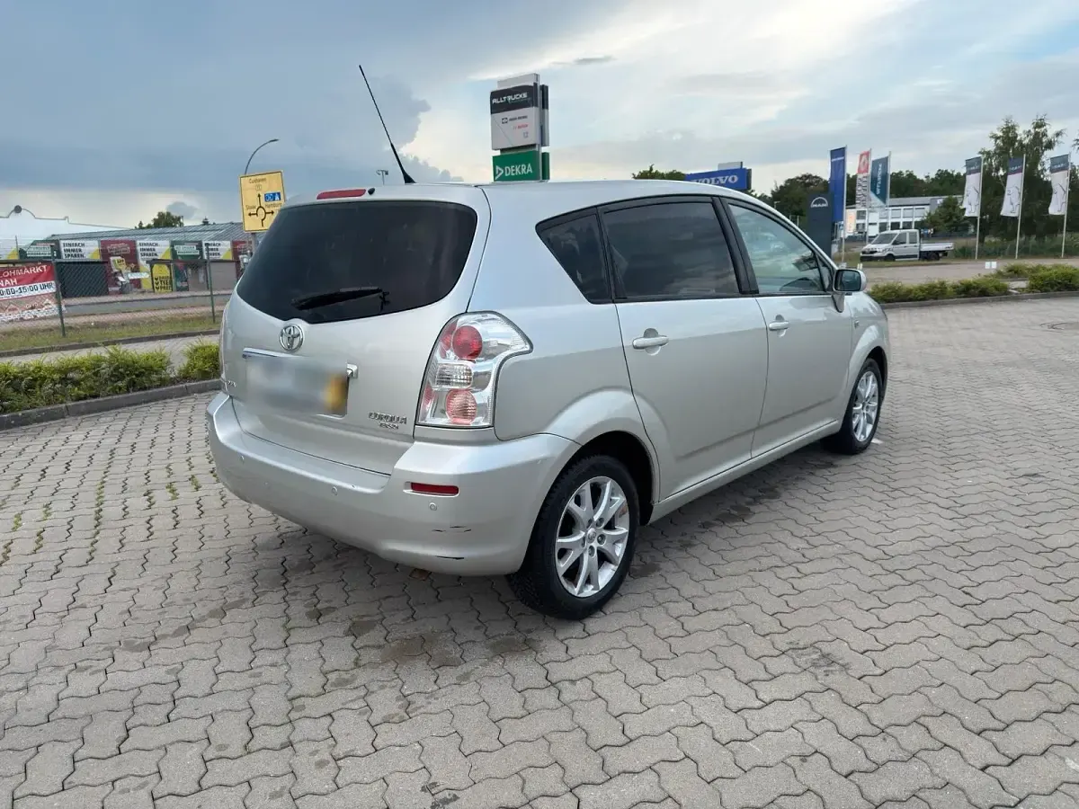 Gebraucht Toyota Corolla Verso 129 PS (94 kW) 2009 Grau Van / Kleinbus