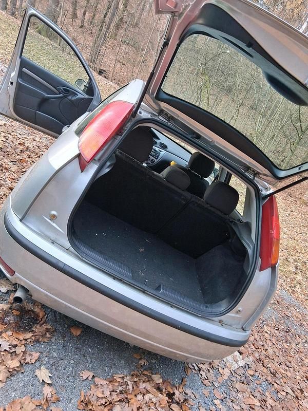 Gebraucht Ford Focus 74 PS (54 kW) 2002 Grau Kleinwagen