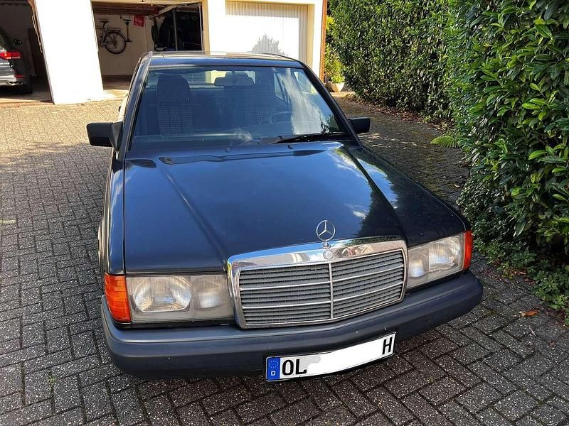 Gebraucht Mercedes 190 109 PS (80 kW) 1991 Schwarz Limousine