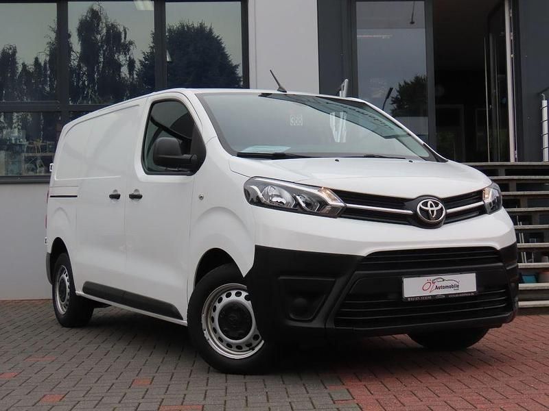 Weiß Gebraucht 2022 Toyota Proace Van | 21.900 € (Superpreis) - Bild 1/4
