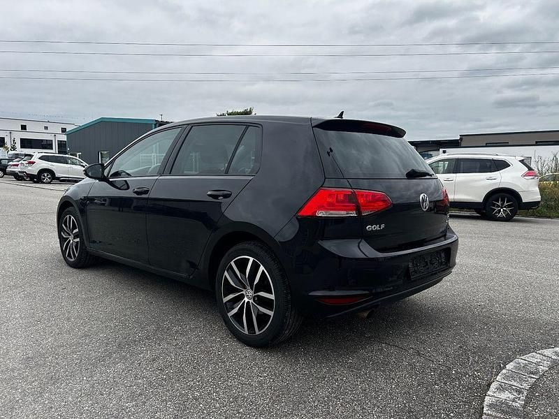 Schwarz Gebraucht 2016 VW Golf VII LOUNGE Limousine | 9.900 € (Fairer Preis) - Bild 1/4