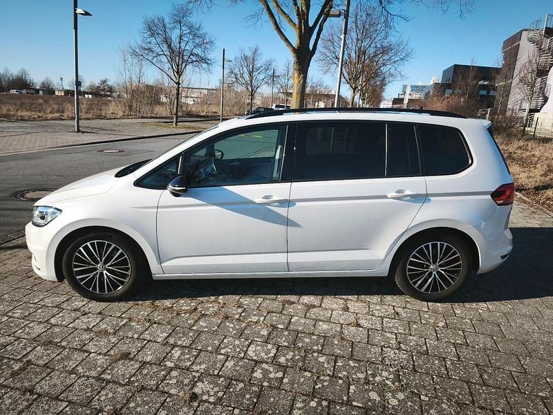 Gebraucht VW Touran Highline 150 PS (110 kW) 2019 Weiß Van / Kleinbus