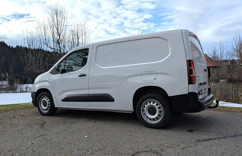 Gebraucht Opel Combo Edition 131 PS (96 kW) 2023 Weiß Van / Kleinbus