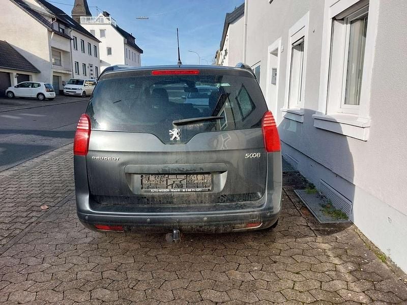 Gebraucht Peugeot 5008 Platinum 150 PS (110 kW) 2010 Grau metallic schutzlack Van / Kleinbus
