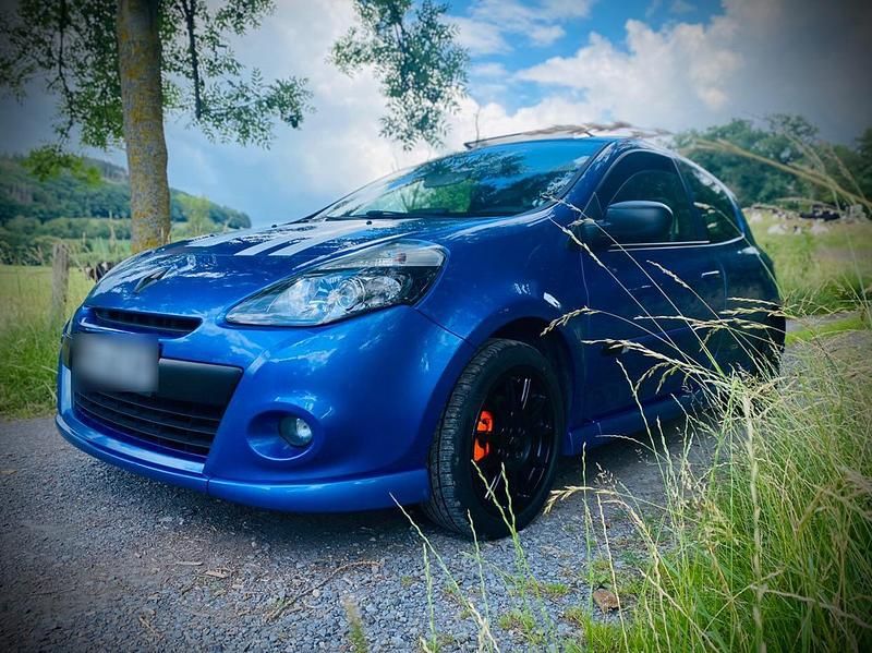 Gebraucht Renault Clio II 106 PS (77 kW) 2011 Blau Kleinwagen